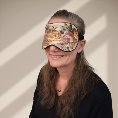 Silke SoveMaske -100% SilkeStof -100% SilkeFyld. Flotte blomster gyldne røde, brune gule farver. Blomster-6