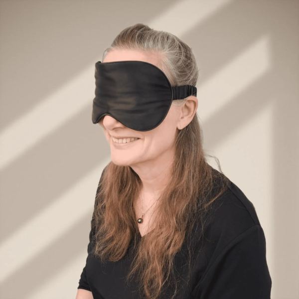 Silke SoveMaske -100% SilkeStof -100% SilkeFyld. Farve Sort