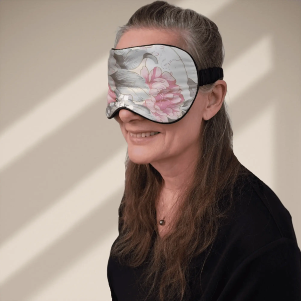 Silke SoveMaske -100% SilkeStof -100% SilkeFyld. Dejlige pastelfarvede blomster - Liljer