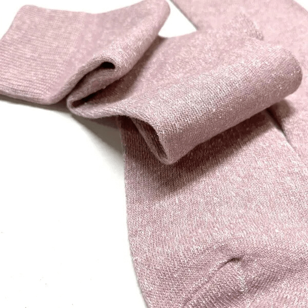 Komfortable og åndbare knæstrømper i naturmaterialer silke hamp bomuld.