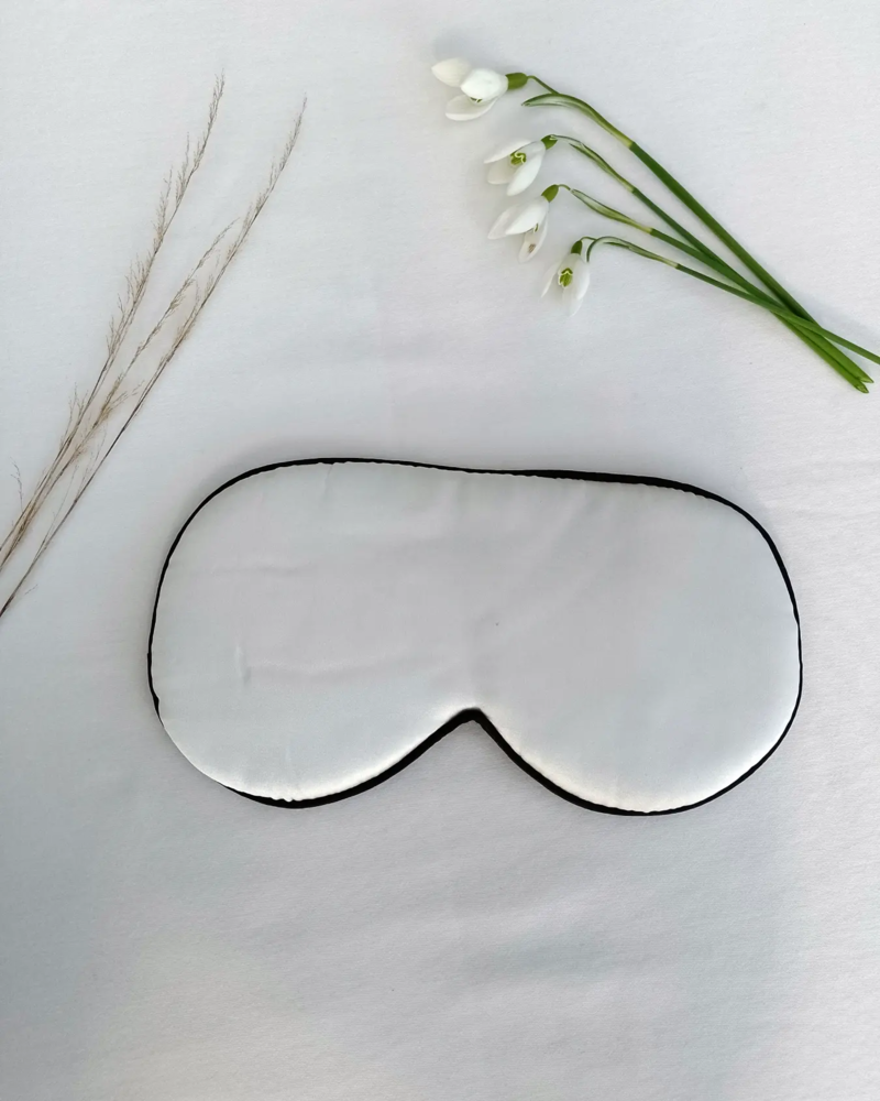 Silke Sovemaske Hvid Justerbar